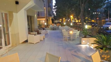 Breakfast, lunch, dinner served; Mediterranean cuisine 