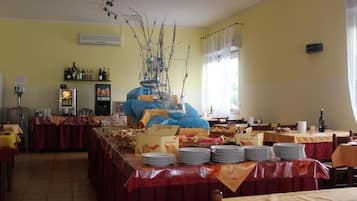 供應早餐、午餐、晚餐;地中海菜