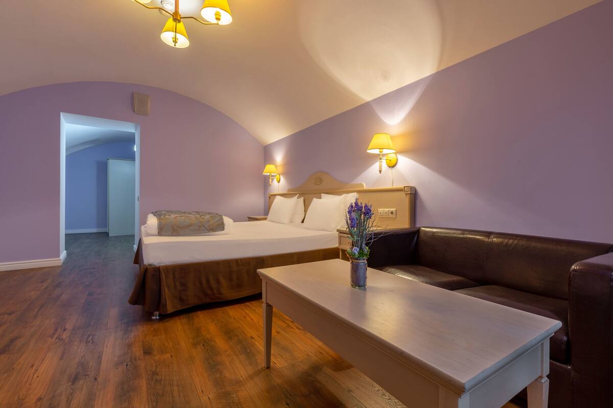 1 bedroom, premium bedding, down duvets, in-room safe