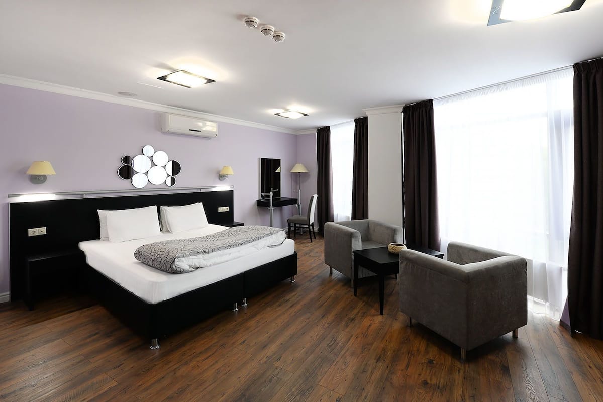 1 bedroom, premium bedding, down duvets, in-room safe