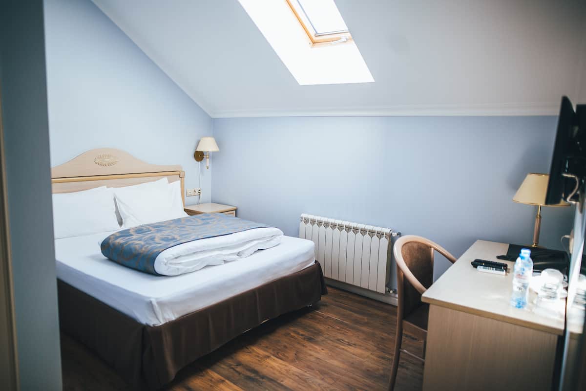 1 bedroom, premium bedding, down duvets, in-room safe