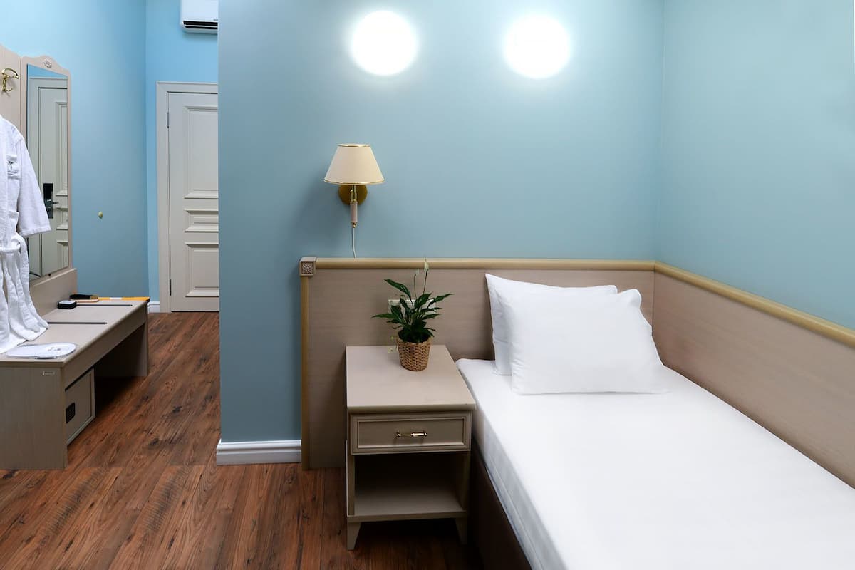 1 bedroom, premium bedding, down duvets, in-room safe