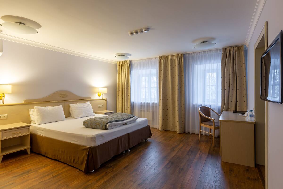 1 bedroom, premium bedding, down duvets, in-room safe