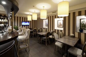 Bar (on property) - Business Hotel Vremena Goda (Moscow)
