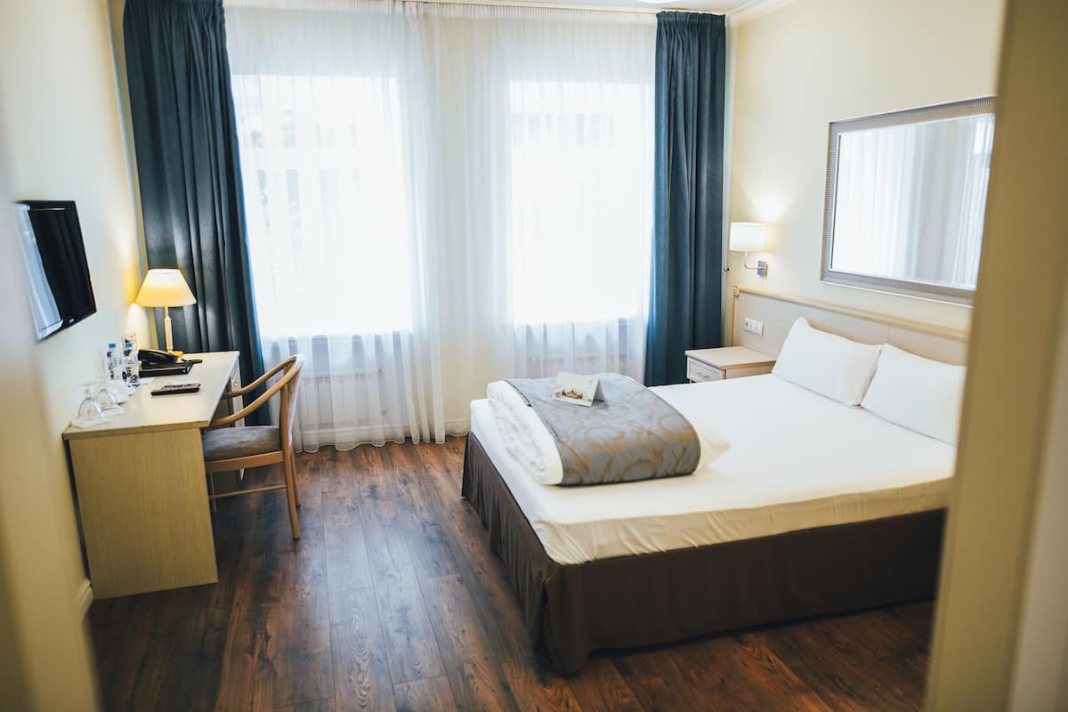 1 bedroom, premium bedding, down duvets, in-room safe