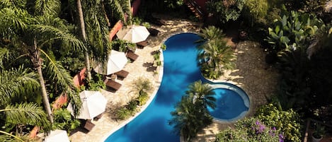 Outdoor pool, pool umbrellas, sun loungers
