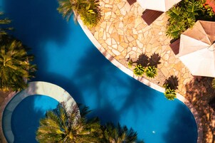 Outdoor pool, pool umbrellas, sun loungers