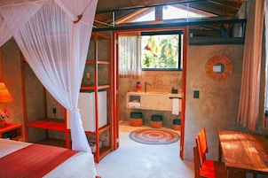 Comfort Cabin | Bathroom | Free toiletries, towels, soap, shampoo