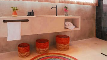 Cabaña ejecutiva | Baño | Artículos de higiene personal gratuitos, toallas, jabón y champú