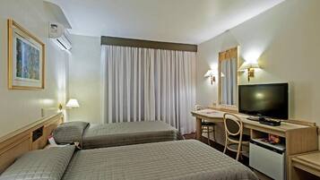 Minibar, Schreibtisch, Verdunkelungsvorhänge, schallisolierte Zimmer