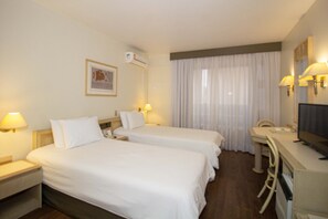 Apartamento Luxo Twin | 迷你吧、書桌、遮光布/窗簾、隔音
