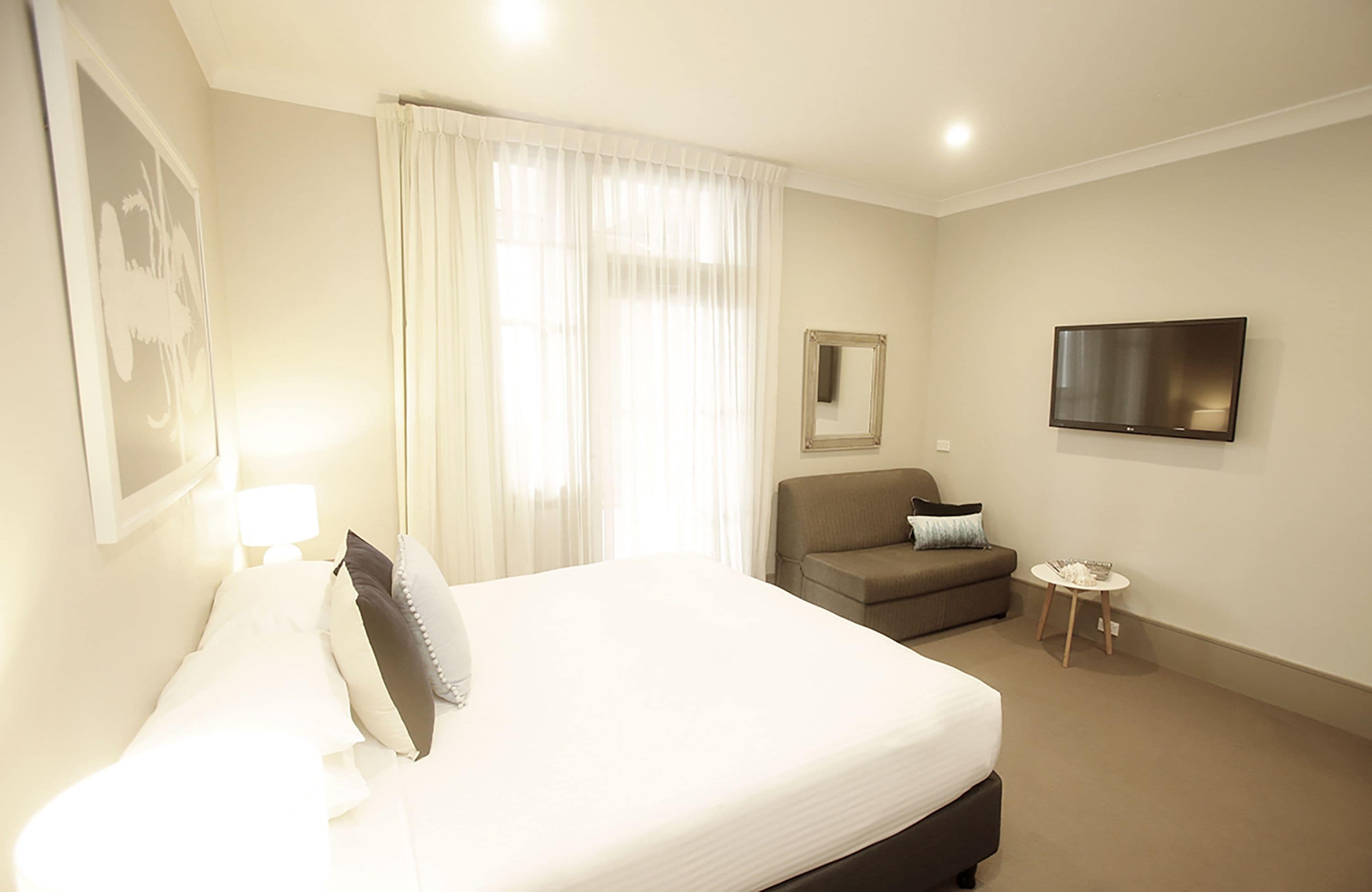 triple room | 1 bedroom, in-room safe, desk, iron/ironing board