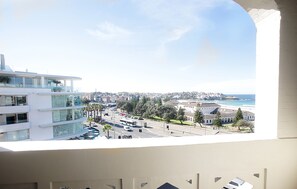 Standard Queen Room with Private Balcony Ocean Views | Beach/ocean view - Hotel Bondi (Bondi Beach)