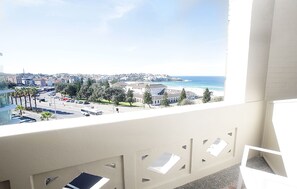 Standard Queen Room with Private Balcony Ocean Views | Balkon