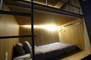 Dormitorio compartido, solo para mujeres (2 Persons) | Escritorio, cortinas blackout y insonorización 