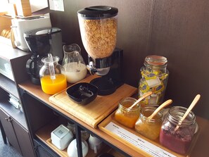 Free daily continental breakfast  - Philstay Ehwa Boutique (Seoul)
