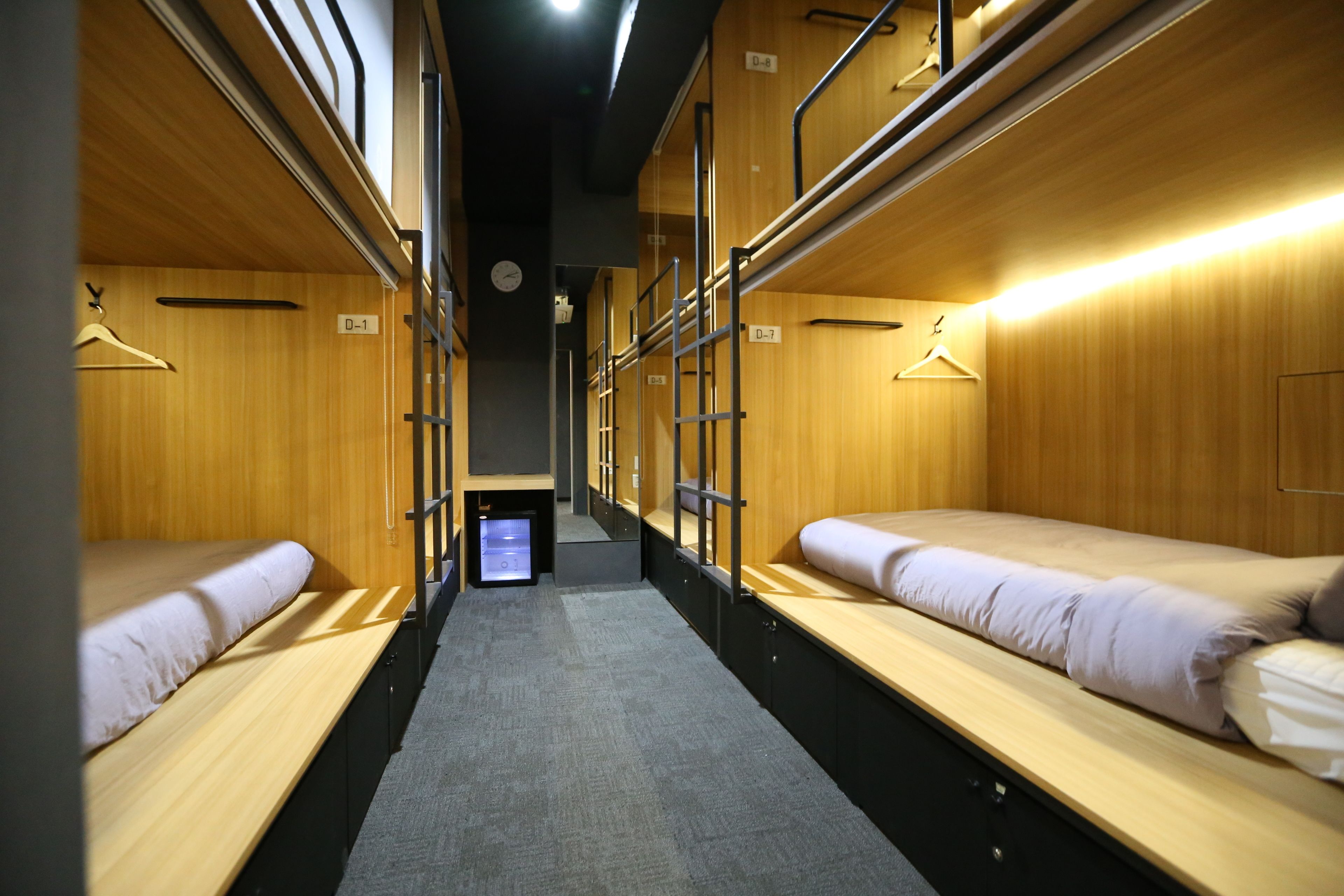 Shared Dormitory, Women only (8 Persons) | Meja, langsir/tirai gelap terus, kalis bunyi, seterika/papan seterika 