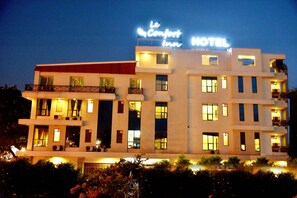 Front of property - evening/night - Hotel Yulia (Jaipur)