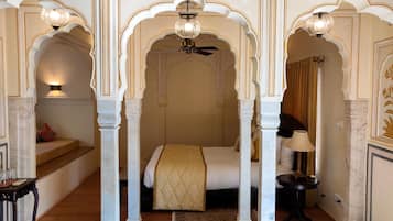 Premium-Suite, 1 Doppelbett | Hochwertige Bettwaren, Minibar, Zimmersafe, Schreibtisch