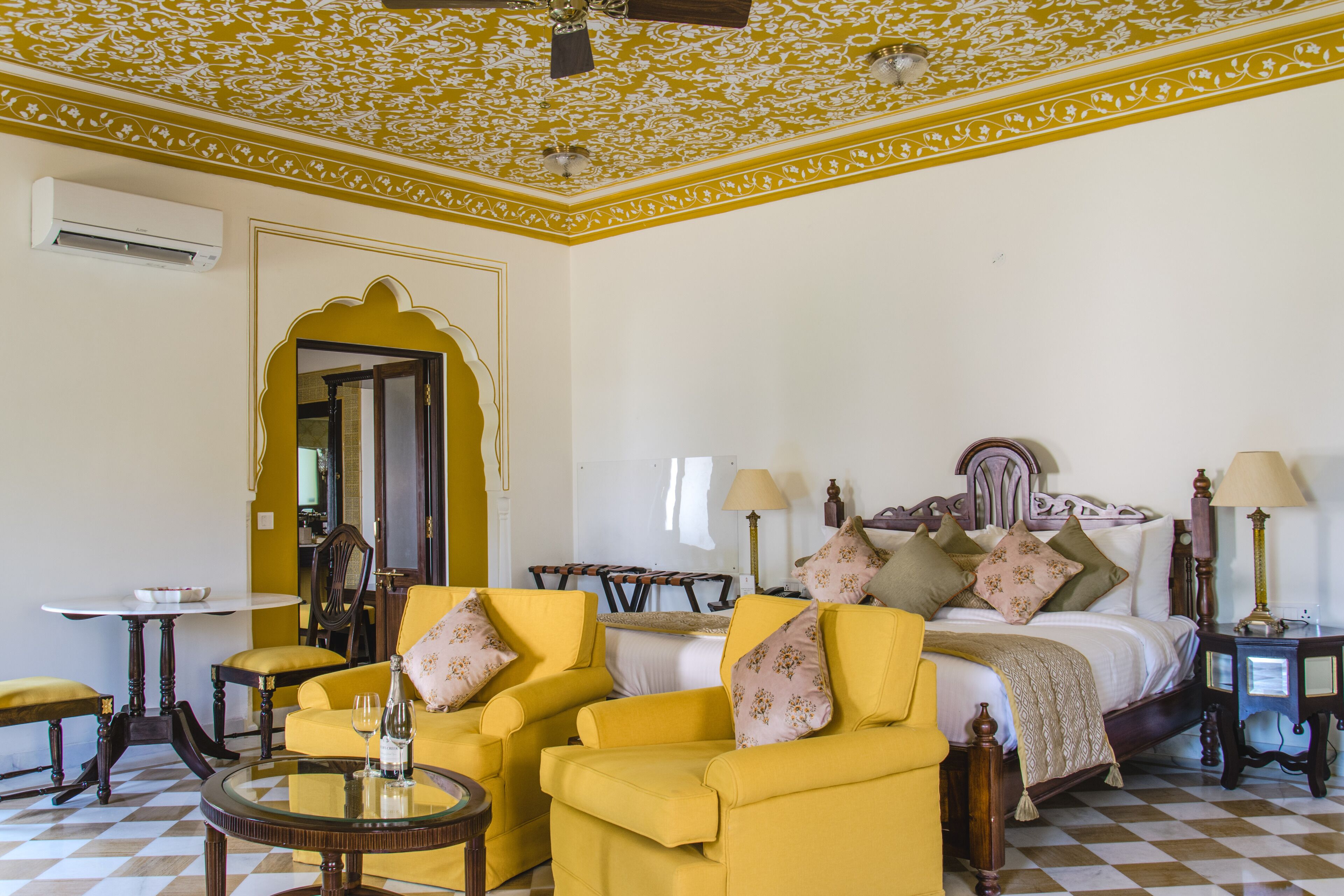 尊荣套房, 1 张双人床 | 高档床上用品、迷你吧、客房内保险箱、办公桌