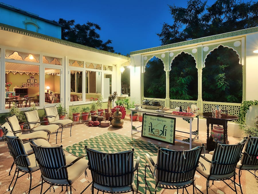 Luxury Room | Outdoor banquet area