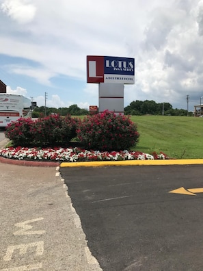 Exterior - Lotus Inn and Suites (Nashville)