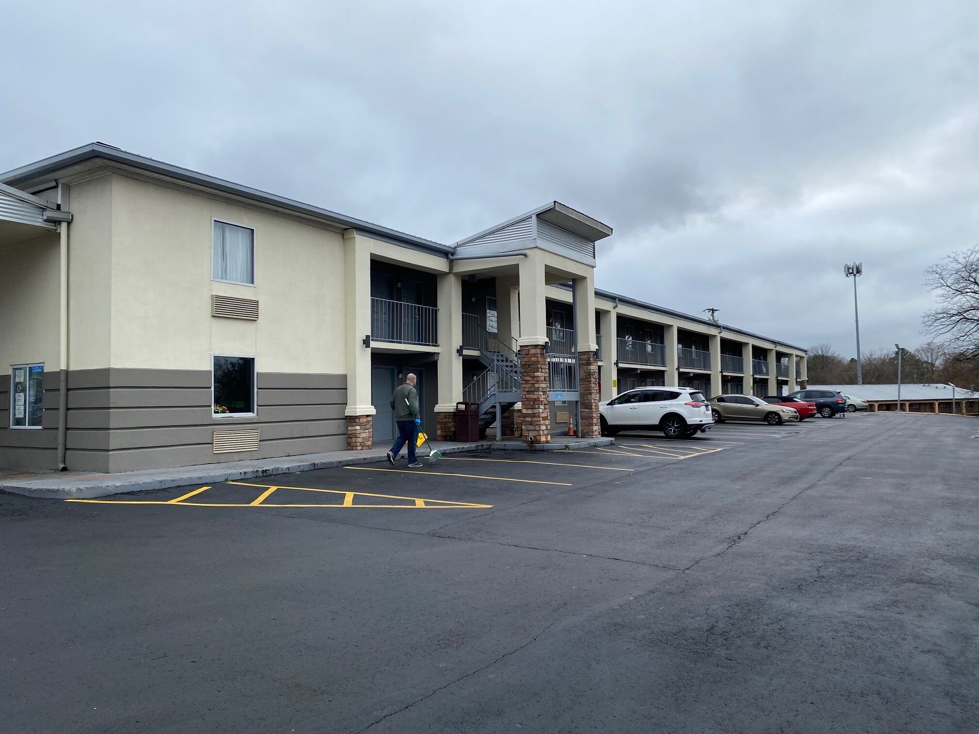 A multi-story hotel with a parking lot.