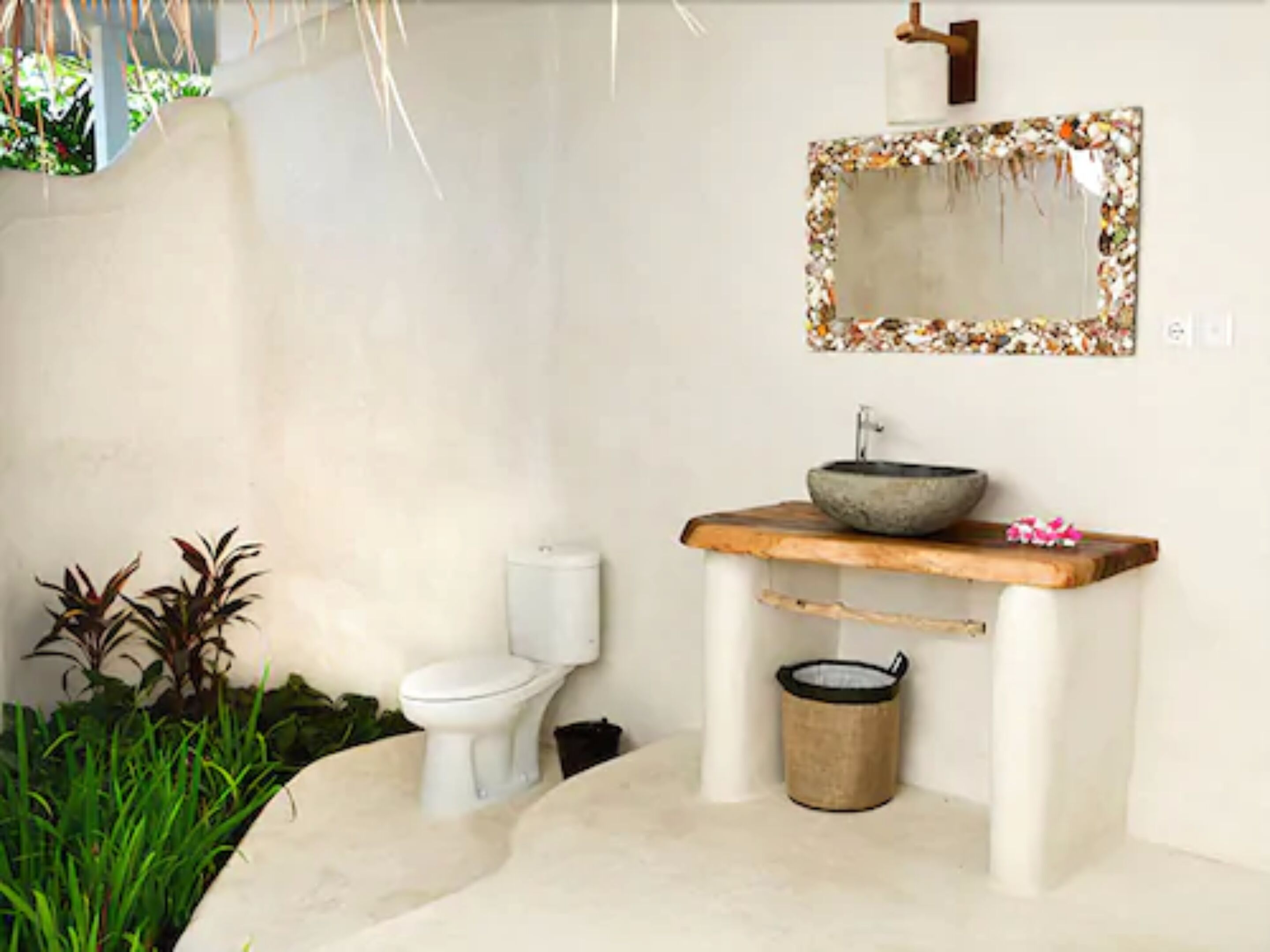 superior double room | bathroom | shower, hair dryer, towels