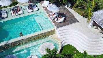 Outdoor pool, pool umbrellas, sun loungers