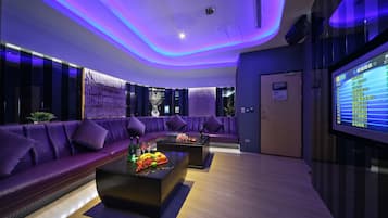 Superior Double Room(Free Karaoke 10AM-12AM) | Soundproofing, free WiFi, bed sheets