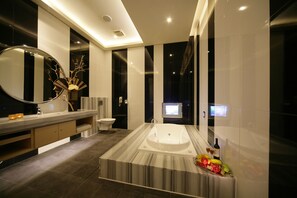 Kamar Double Bisnis, hot tub | Kedap suara, Wi-Fi gratis, dan seprai linen