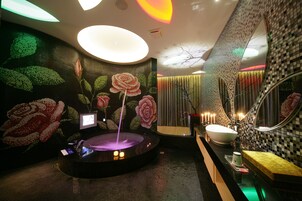 Deluxe Double Room, Hot Tub | Jetted tub