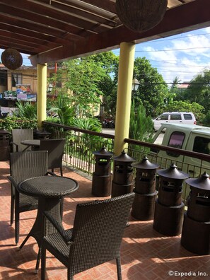 S'hi serveixen esmorzars, dinars, sopars i plats de cuina filipina 