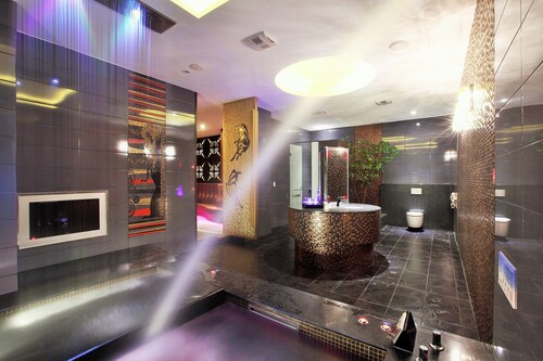 Icloud Luxury Resort & Hotel