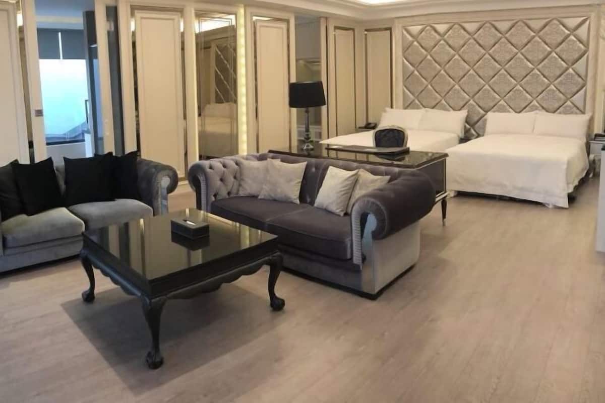 1 bedroom, premium bedding, down duvets, free minibar