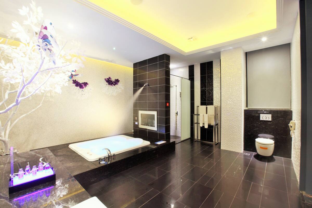 economy room, 1 double bed, jetted tub(check-in time,weekday 15:00 / weekend 18:00) | jetted bathtub