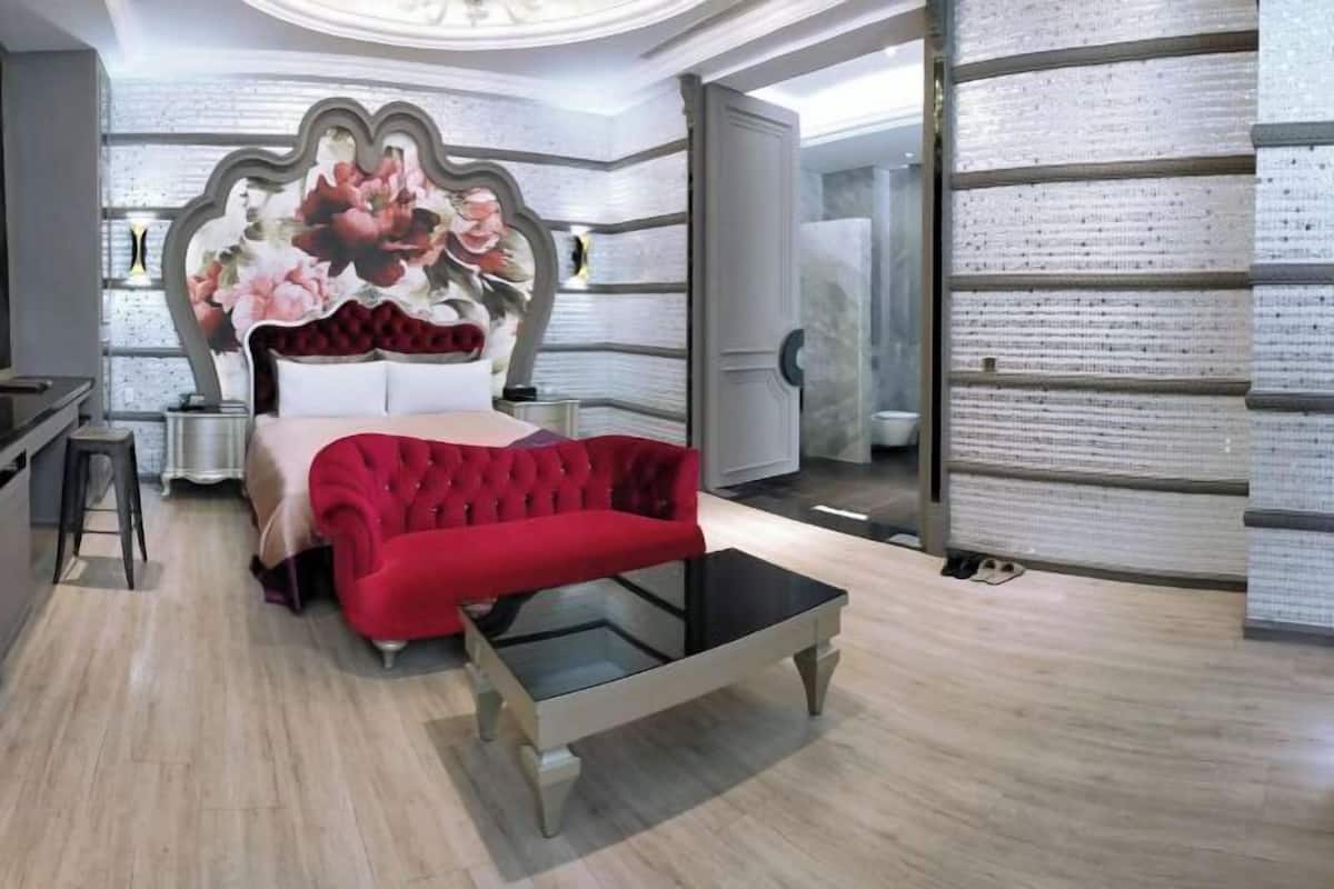 1 bedroom, premium bedding, down duvets, free minibar