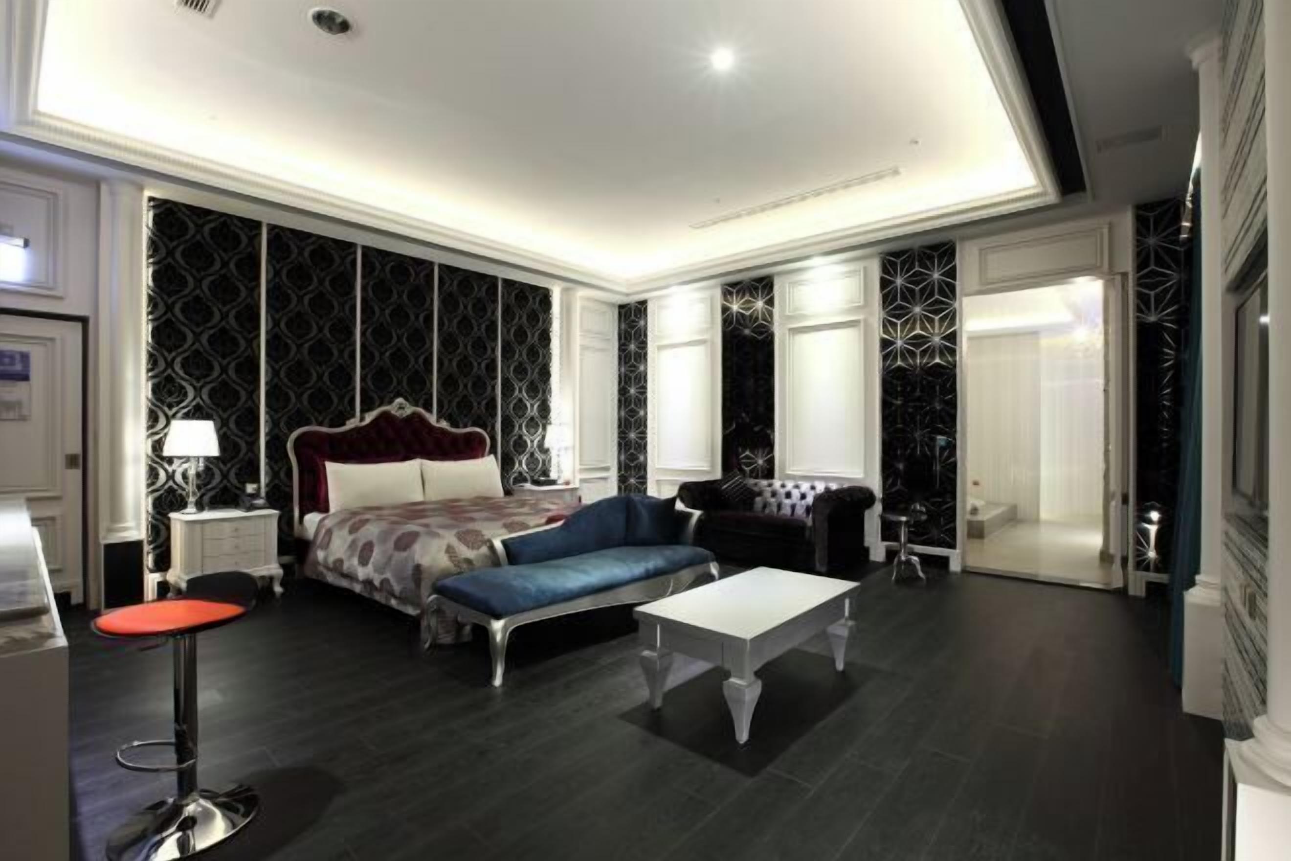 1 bedroom, premium bedding, down duvets, free minibar