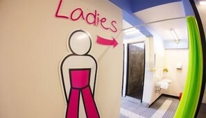Hair dryer, towels - FUN-D Hostel Chiang rai (Chiang Rai)