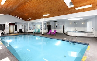 Una piscina cubierta