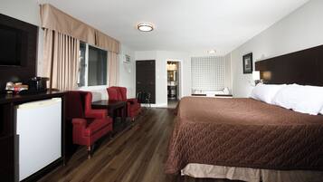 Superior Room | Desk, iron/ironing board, free WiFi, bed sheets