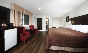 Superior Room | Desk, iron/ironing board, free WiFi, bed sheets