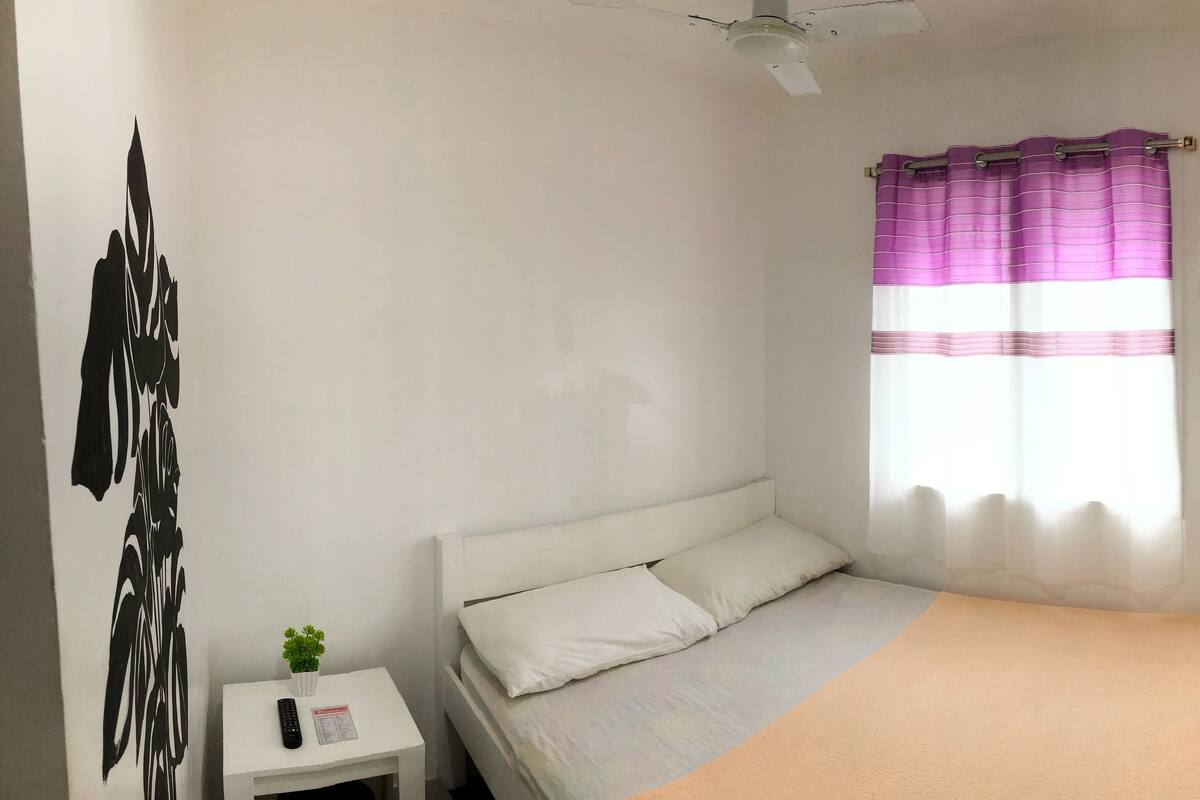 Standard Double Room | Desk, bed sheets