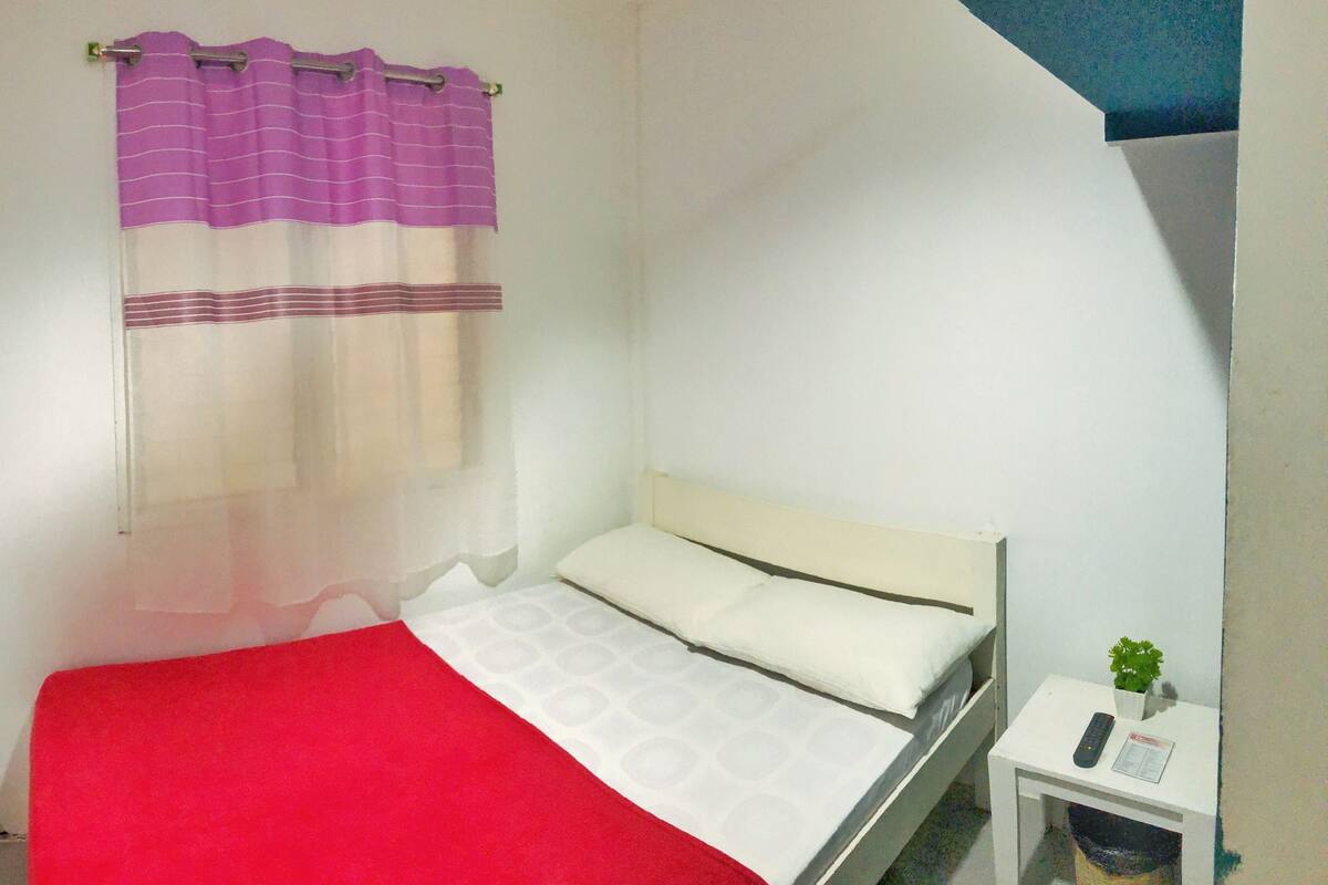 Standard Double Room (Fan ) | Desk, bed sheets
