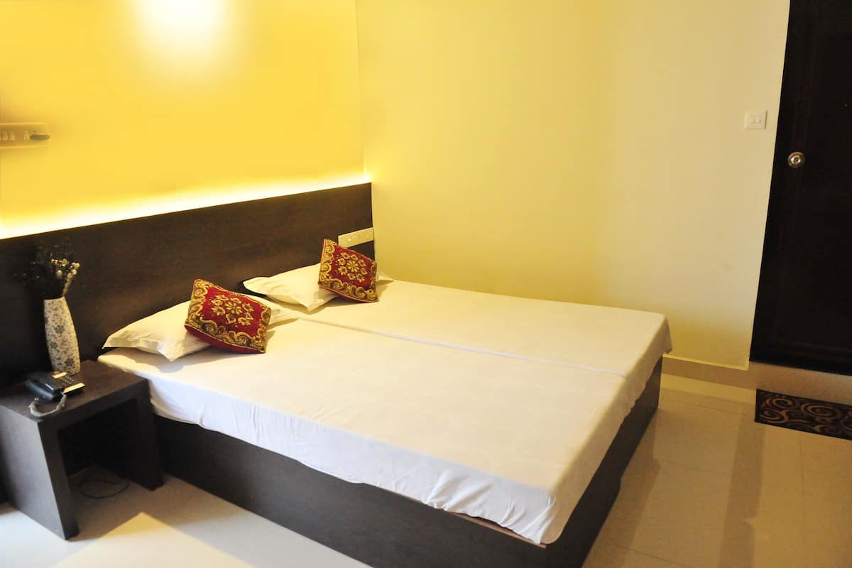 Desk, free WiFi, bed sheets