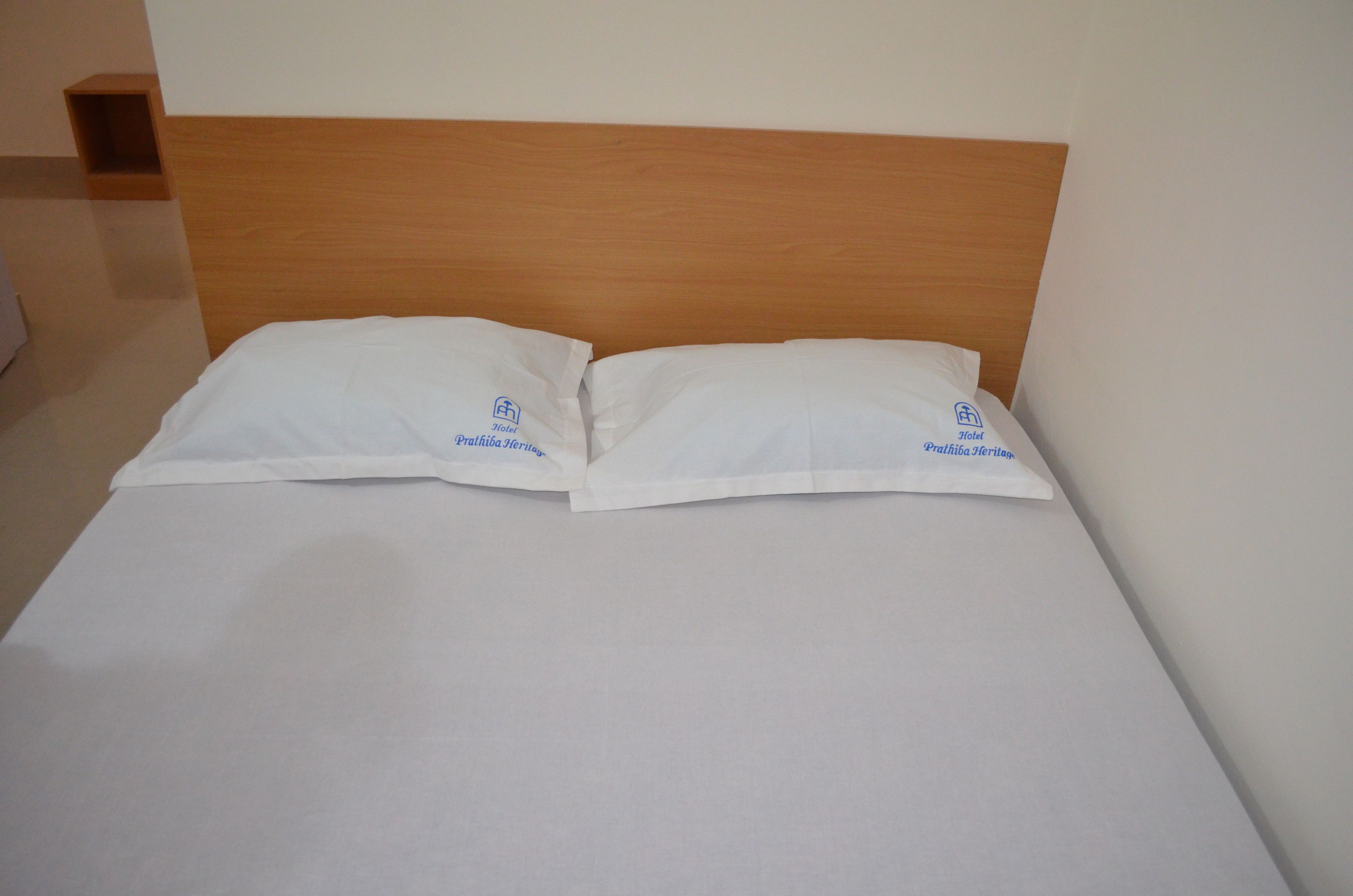 deluxe double room ac | desk, free wifi, bed sheets