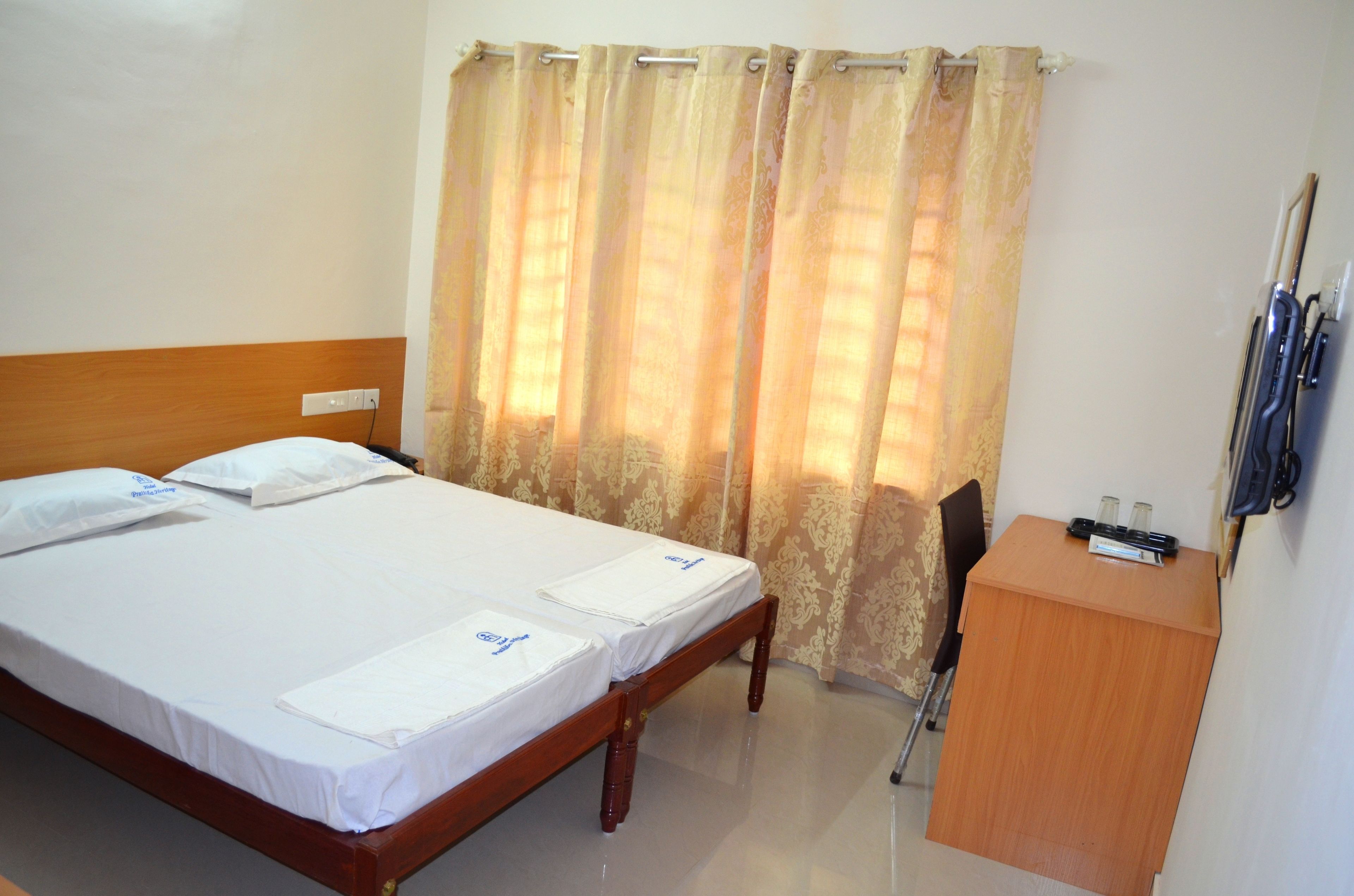 deluxe double room | desk, free wifi, bed sheets