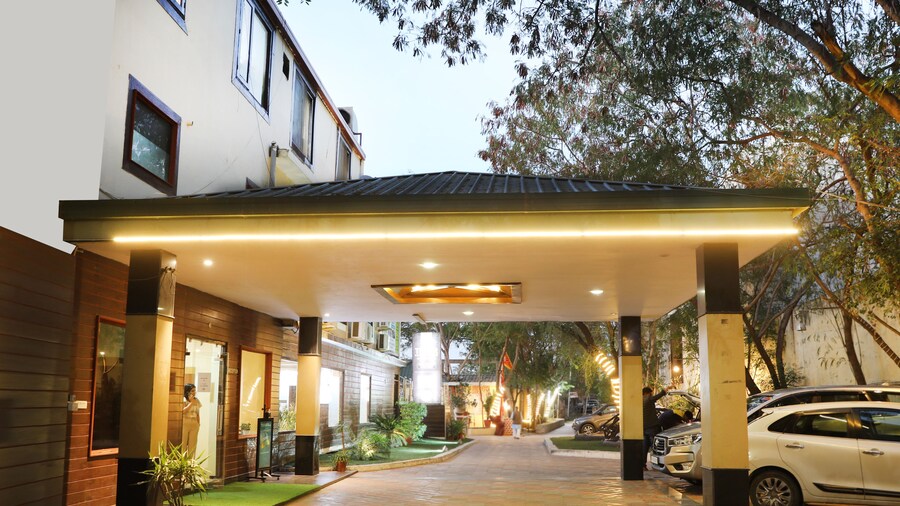 The Byke Grassfield Resort With Outdoor Pool, Shyam Nagar