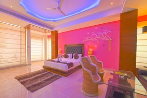 Desk, soundproofing, free WiFi, bed sheets - The Byke Grassfield Resort With Outdoor Pool, Shyam Nagar (Jaipur)