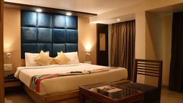 Executive-Doppel- oder -Zweibettzimmer, 1 Doppelbett, Stadtblick | Zimmersafe, Schreibtisch, laptopgeeigneter Arbeitsplatz